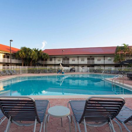 La Quinta Inn By Wyndham Cocoa Beach-Port Canaveral Exterior foto