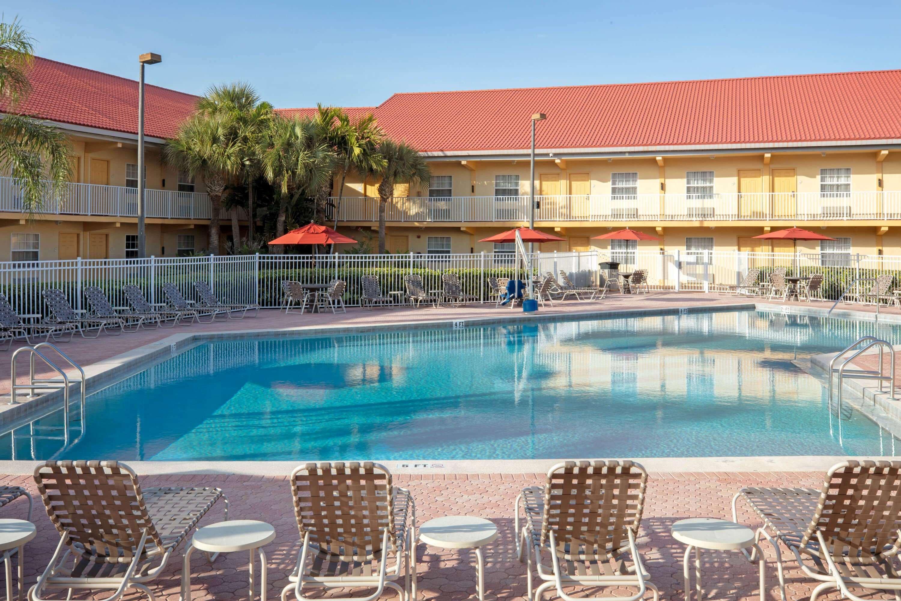 La Quinta Inn By Wyndham Cocoa Beach-Port Canaveral Exterior foto