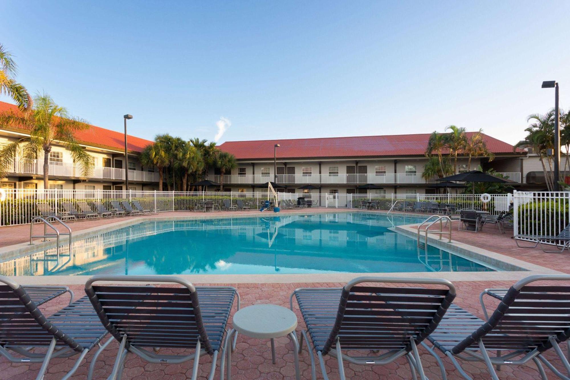 La Quinta Inn By Wyndham Cocoa Beach-Port Canaveral Exterior foto