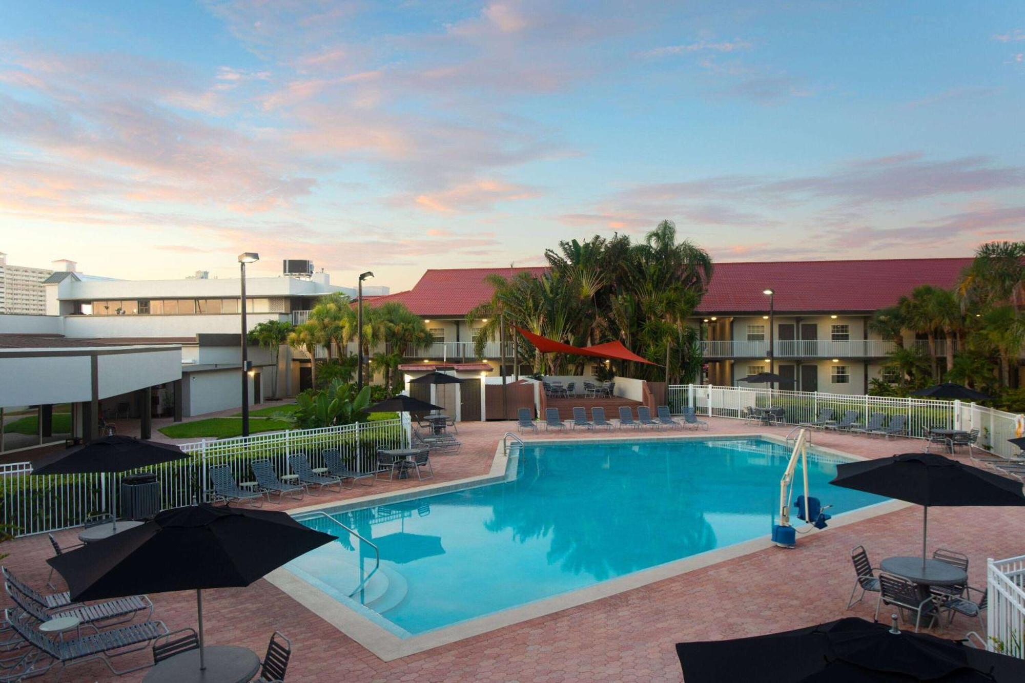 La Quinta Inn By Wyndham Cocoa Beach-Port Canaveral Exterior foto
